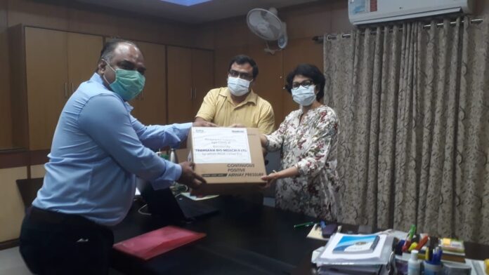 Mrs. Mahua Banerjee, IAS, MD, WBMSCL & Debashis Ghosh, Mgr-Procurement receiving BiPAP machine from Transasia