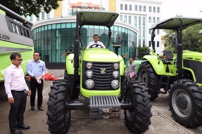 Zoomlion Celebrates 30th Anniversary, Highlighting Global Commitment to Social Responsibility Zoomlion officially delivered donated agricultural equipment to Cambodia
