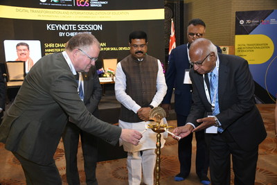 DEAKIN UNIVERSITY HUBS to be set up in India at DEAKIN UNIVERSITY HUBS to be set up in India at OP Jindal Global University, Symbiosis International University and Chitkara University