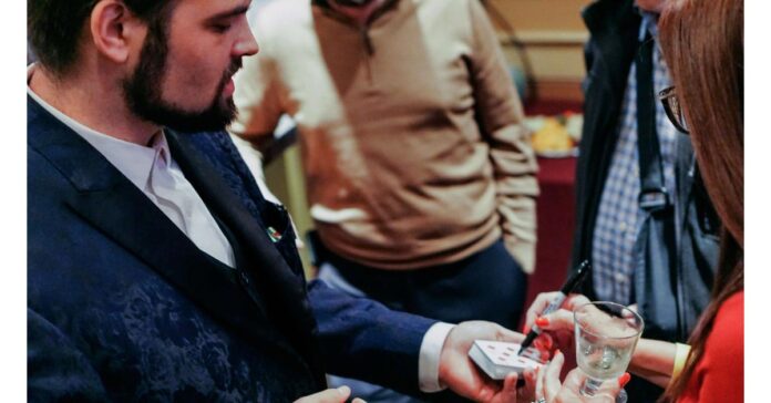 Las Vegas Mentalist Helps Turn Businesses into Trade Show Superstars