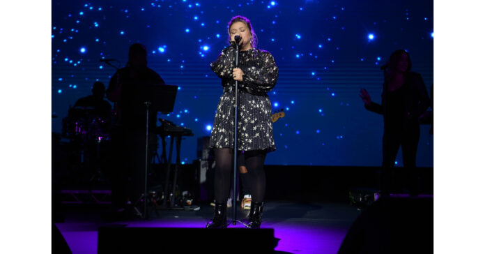 KELLY CLARKSON AND NORWEGIAN CRUISE LINE CELEBRATE 100 WINNING EDUCATORS DURING NORWEGIAN PRIMA'S TEXAS DEBUT