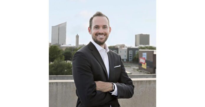 Dopps Chiropractic NE Celebrates 10-Year Anniversary and Welcomes New Associate Doctor