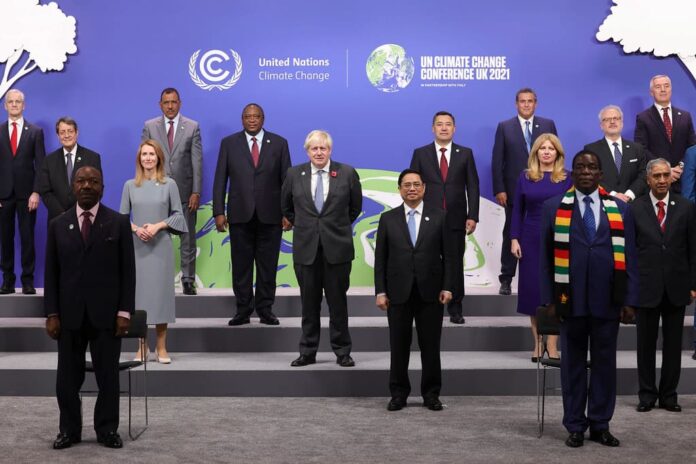 Family photograph of world leaders at the climate summit COP26 in Glasgow