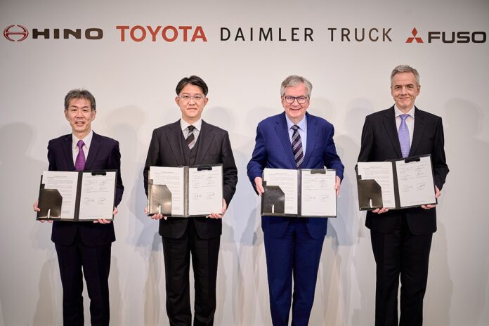 Daimler Truck, Mitsubishi Fuso, Hino and Toyota Motor Corporation conclude an MoU on accelerating development of Advanced Technologies and merging Mitsubishi Fuso and Hino Motors | Corporate | Global Newsroom