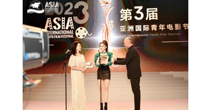 Ge Meihan appeared at the Asia International Youth Film Festival and won the Most Expected Actress Award