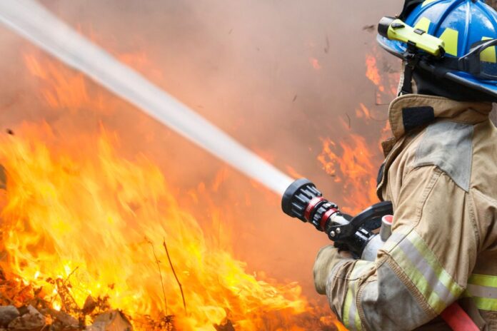 Home insurance - Firefighter wildfire