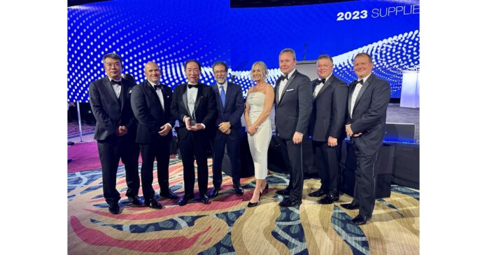 Toray-Receives-the-Boeing-Supplier-of-the-Year-Alliance-Award.jpg Toray Receives the Boeing Supplier of the Year Alliance Award