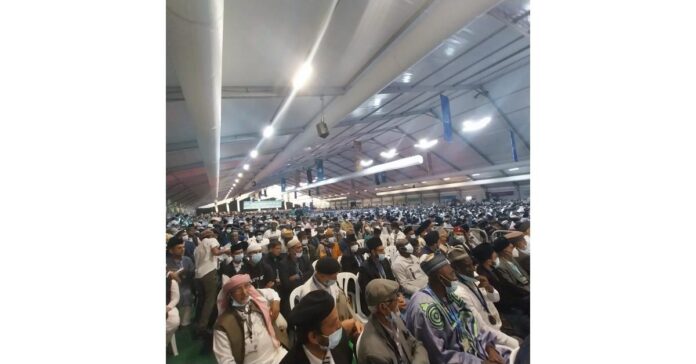 two special guests at Jalsa Salana's 50,000-strong near London gathering