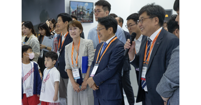 kang-ki-jeong-the-mayor-of-gwa.png The 2023 Gwangju ACE Fair Generated 35,000+ Visitors and $200 million in Export Consultations with Diverse, New Contents