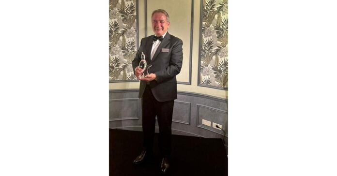 Sisecam Chairman Prof. Dr. Kirman Presented with 'Glass Person of the Year' Award