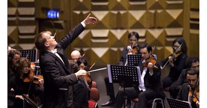 Superstar conductor Matthias Manasi to conduct the New Year's Concert 2024