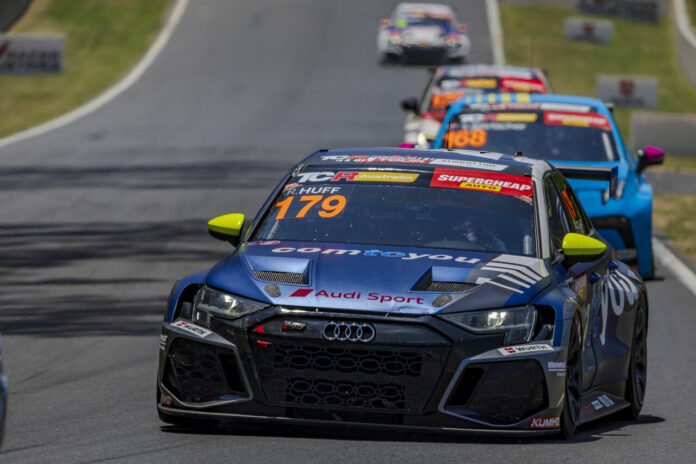 Audi battles for overall victory in the Kumho TCR World Tour