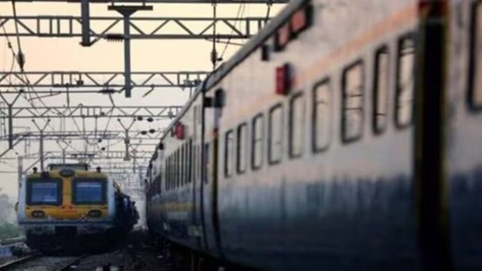 West Delhi woman died inside train, wife murder inside train, delhi police, wifie killed in train, delhi police, indian express news