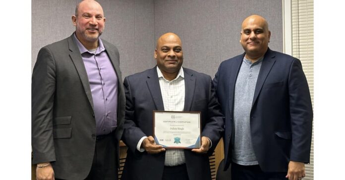 Crossroads Talent Solutions celebrates CEO's Completion of T.H.R.I.V.E. Program