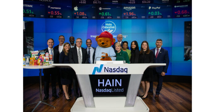 Hain-Celestial-toca-la-campana-de-cierre-del-NASDAQ.jpg Hain Celestial toca la campana de cierre del NASDAQ