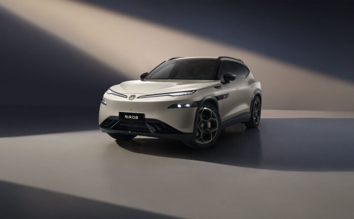 Milestone of “In China, for China”-strategy: First car developed jointly by Volkswagen and XPENG rolls off the production line The ID.UNYX 08 is now rolling off the production line at Volkswagen Anhui in Hefei, China.